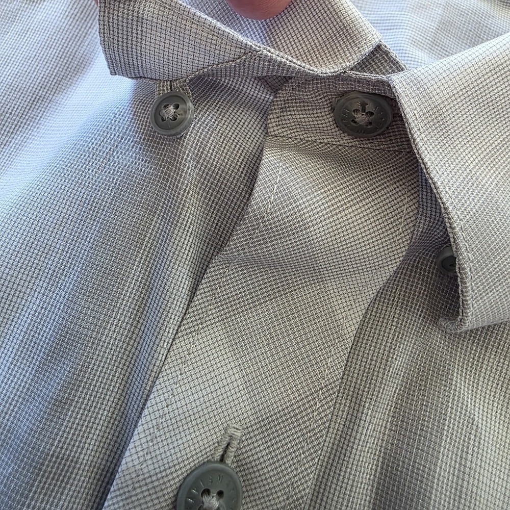 Travis Mathew Shirt Mens M Buton Down Short Sleeve Light Gray Plaid Preppy - Picture 7 of 10